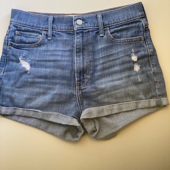 Hollister Shorts - Picture 2 of 4